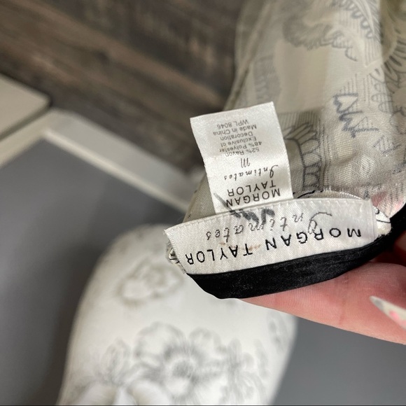 Morgan Taylor Intimates Wrap Robe White Blue Paisley Long Sleeve Medium - Picture 5 of 5